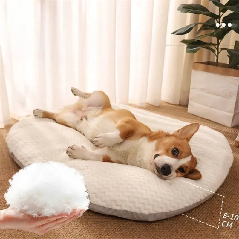 SnuggleSoft - Ovales Kuschelbett für Hunde in Beige