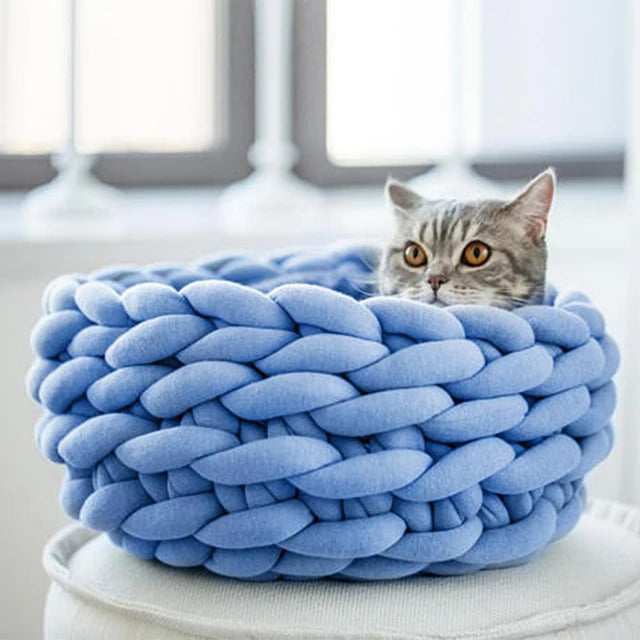 Kuscheliges Strickdesign-Katzenbett