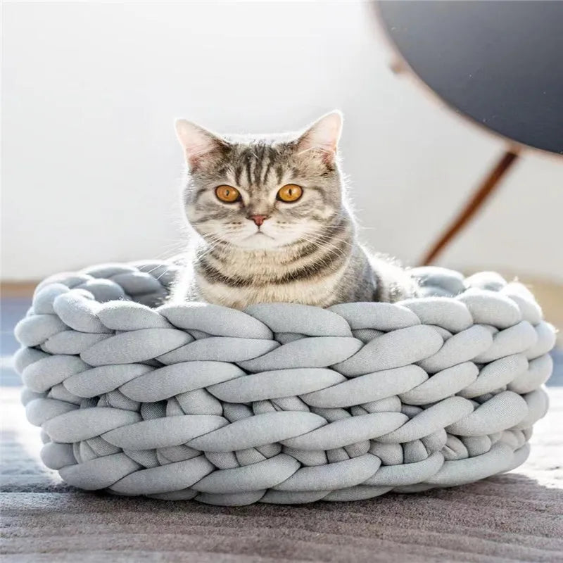 Kuscheliges Strickdesign-Katzenbett