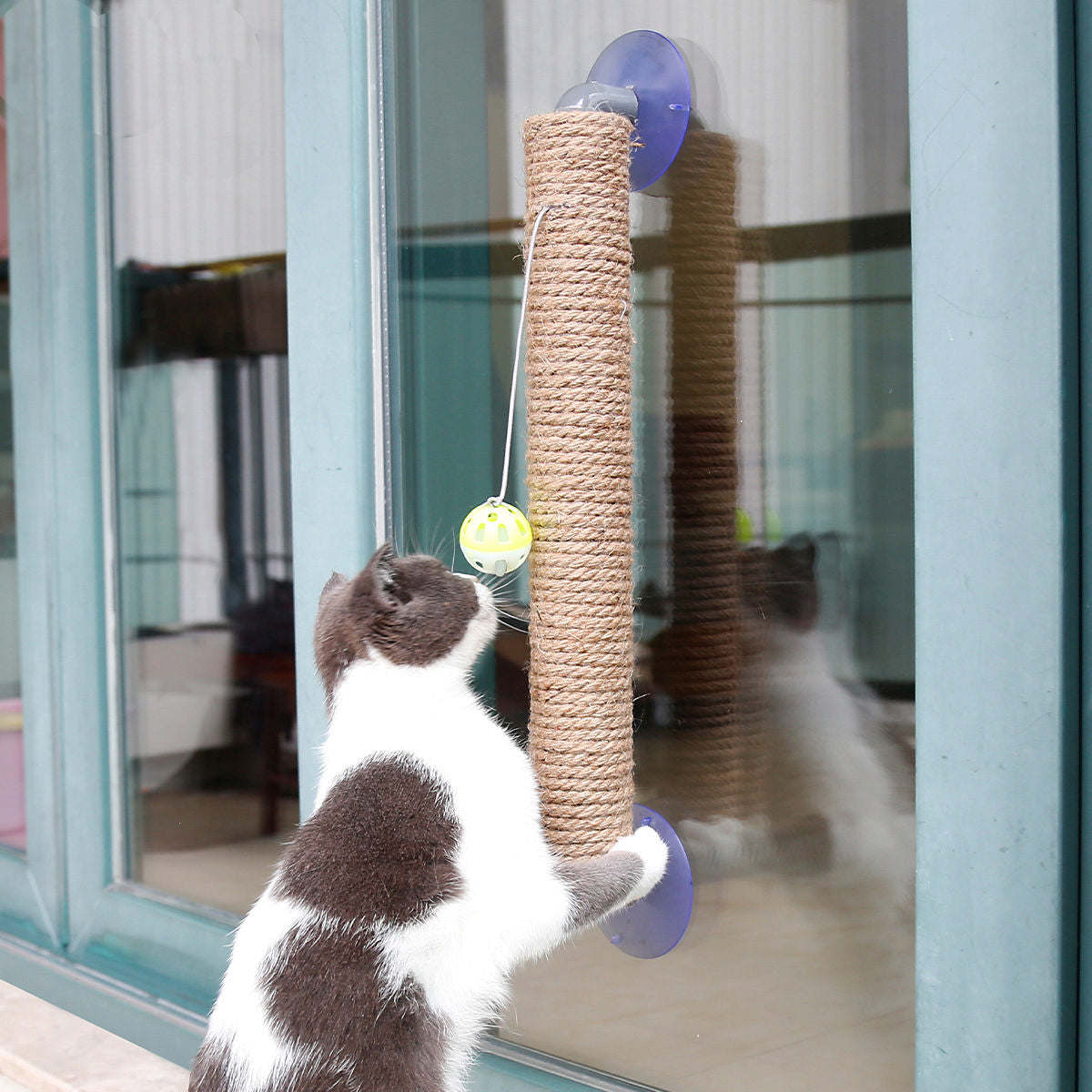 KratzFreund L-Form - Katzenkratzbaum mit Spielzeug